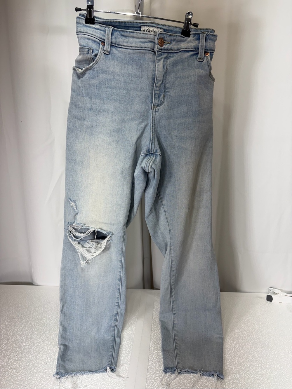 Ava & Viv Light Wash Distressed Straight Leg Jeans 3593